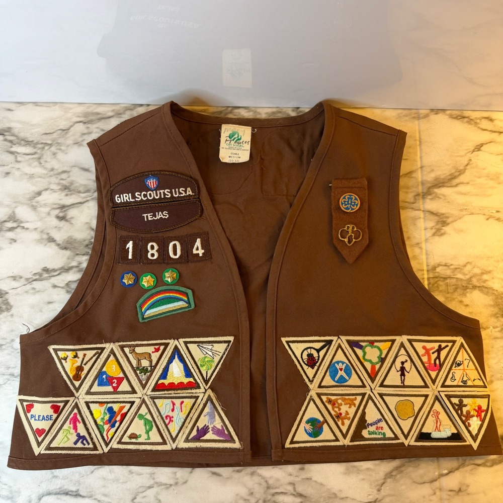 Vintage Girl Scouts Brownie Vest Tejas Council Troop 1804 Patches Pins Youth M